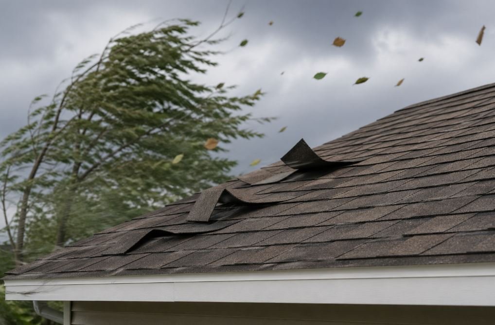 can wind lift asphalt shingles St Louis